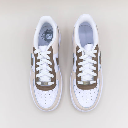 Nike Air Force 1 custom beige marron femme enfant – sneakers peintes à la main – modèle unique streetwear