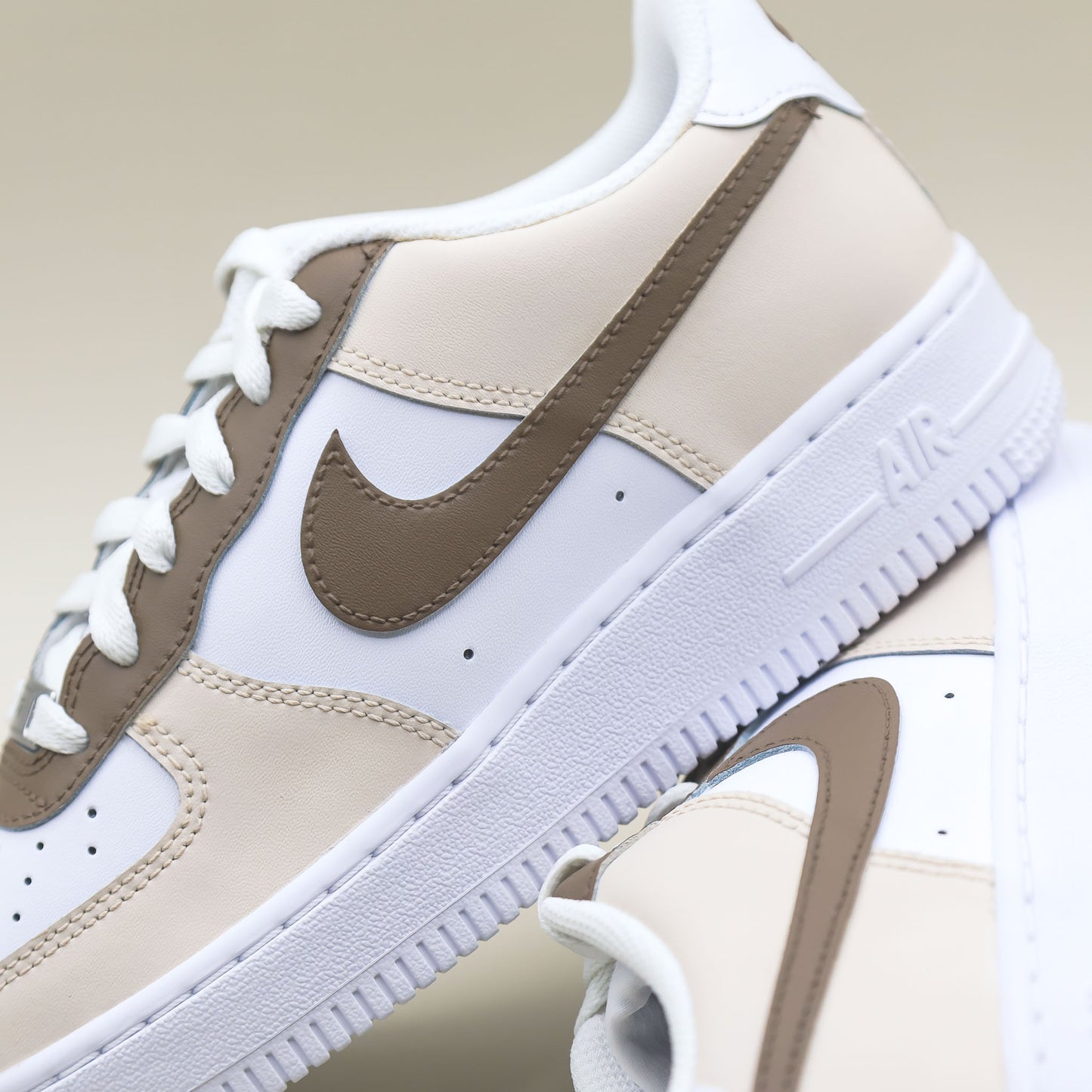 Nike Air Force 1 custom beige marron femme enfant – sneakers peintes à la main – modèle unique streetwear