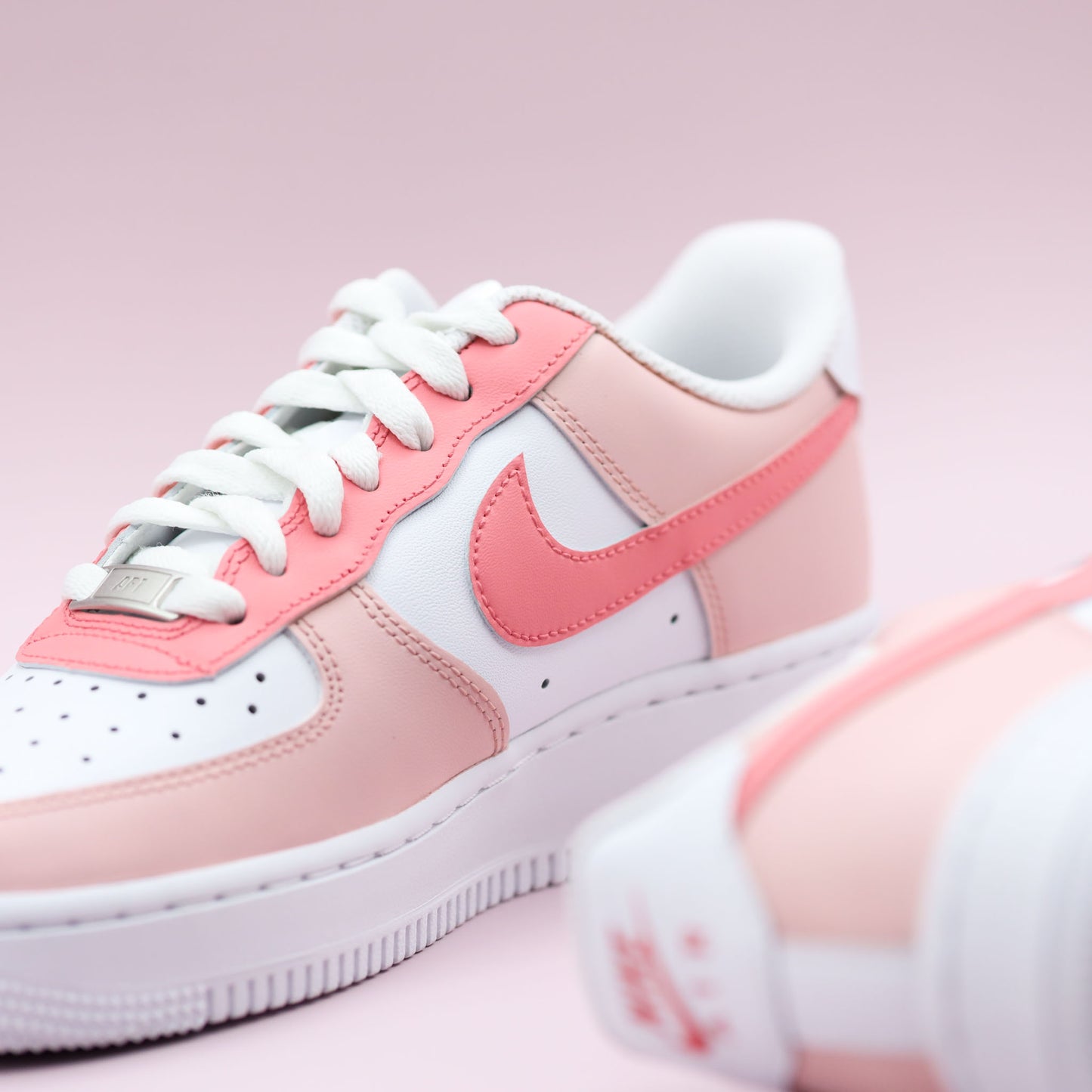 Nike Air Force 1 custom rose pastel fille – baskets personnalisées peintes à la main – sneakers girly exclusives