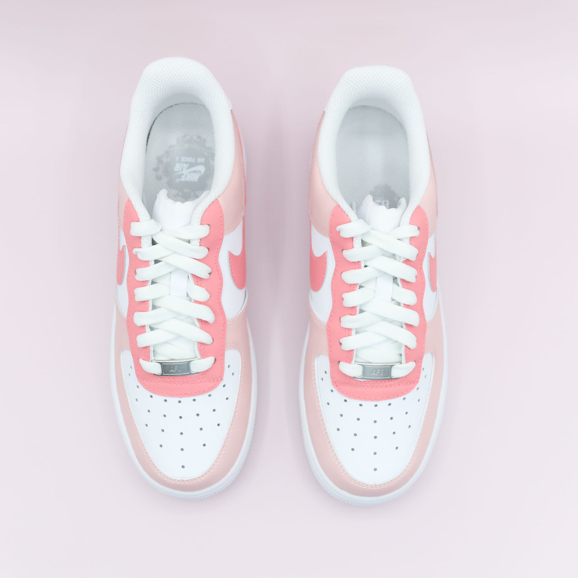 Nike Air Force 1 custom rose pastel fille – baskets personnalisées peintes à la main – sneakers girly exclusives