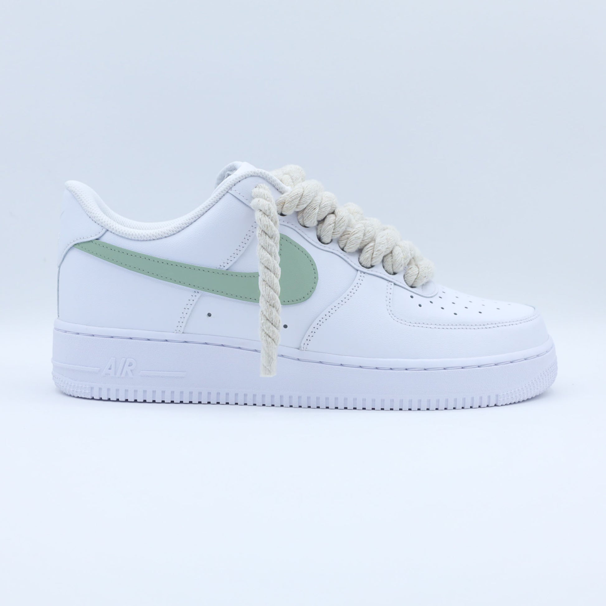 nike air force 1 custom gros lacets en corde beige et swoosh nike peint en vert de gris couleur pastel sneakers custom nike rope laces af1 personnalisé pour homme