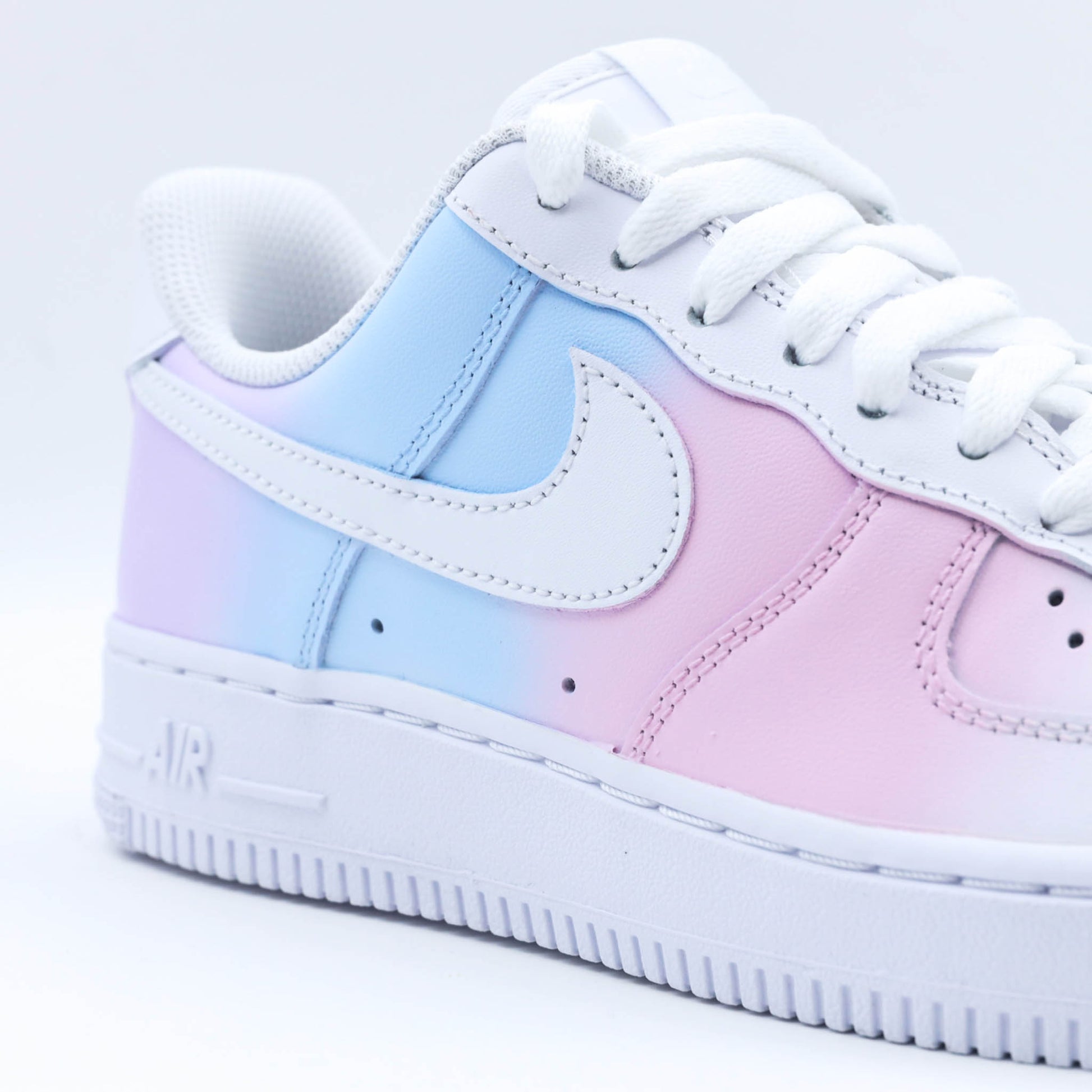 nike air force 1 custom pastel dégradé licorne rainbow baskets custom pour femme sneakers personnalisées rose lila turquoise