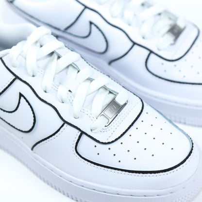 Nike Air Force 1 custom contours noirs peinte à la main style cartoon sneakers custom sketch baskets personnalisées unisexe