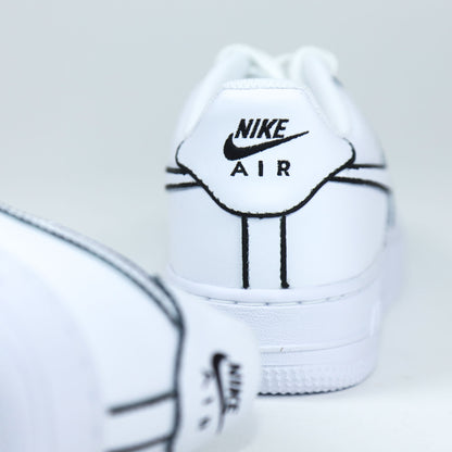 Nike Air Force 1 custom contours noirs peinte à la main style cartoon sneakers custom sketch baskets personnalisées unisexe