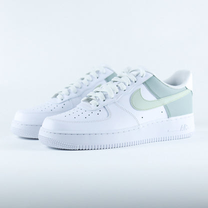 Nike Air Force 1 custom vert sauge et vert de gris – basket personnalisée à la main avec swoosh pastel