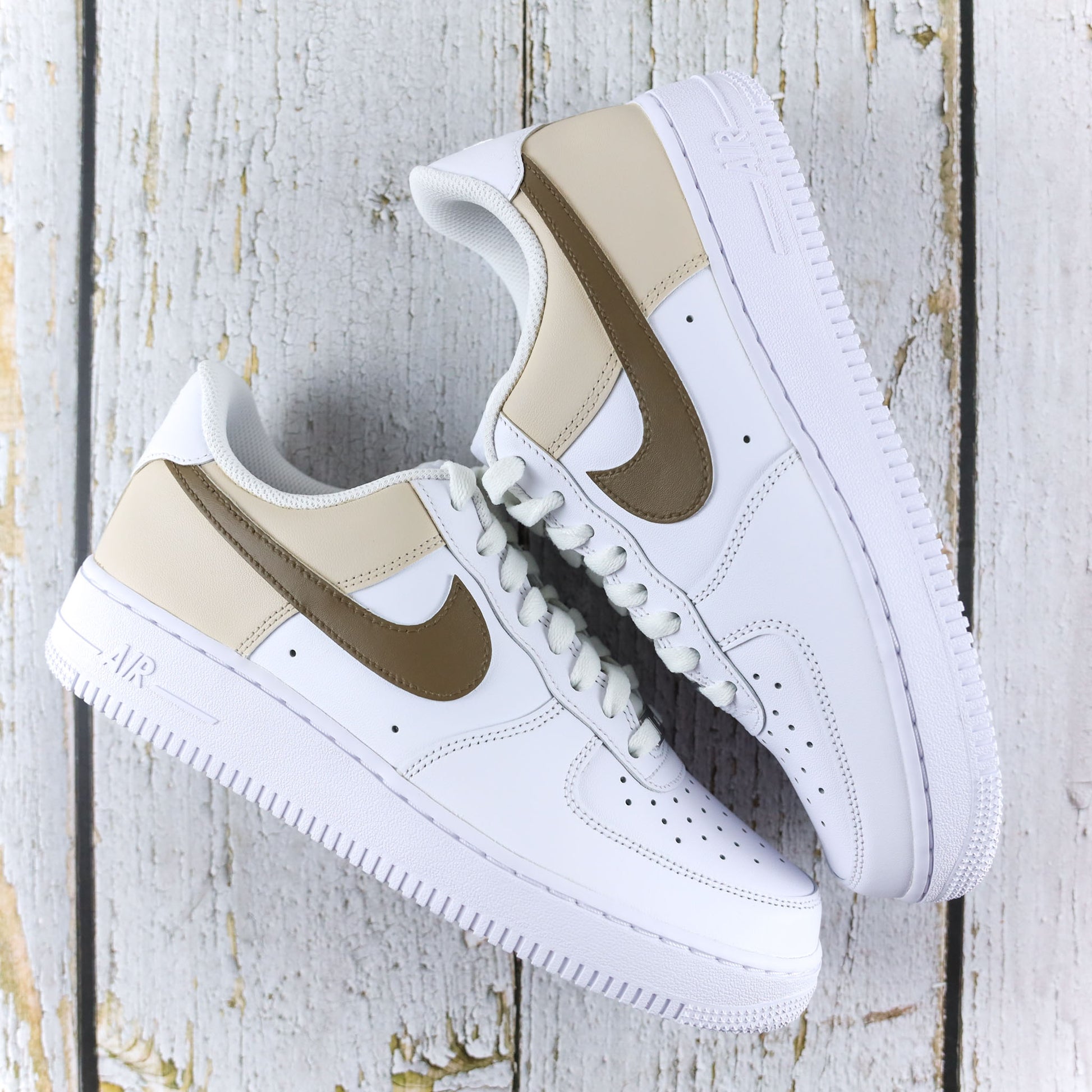 air force 1 custom blanche swoosh mocha beige latte - nike personnalisée fait main
