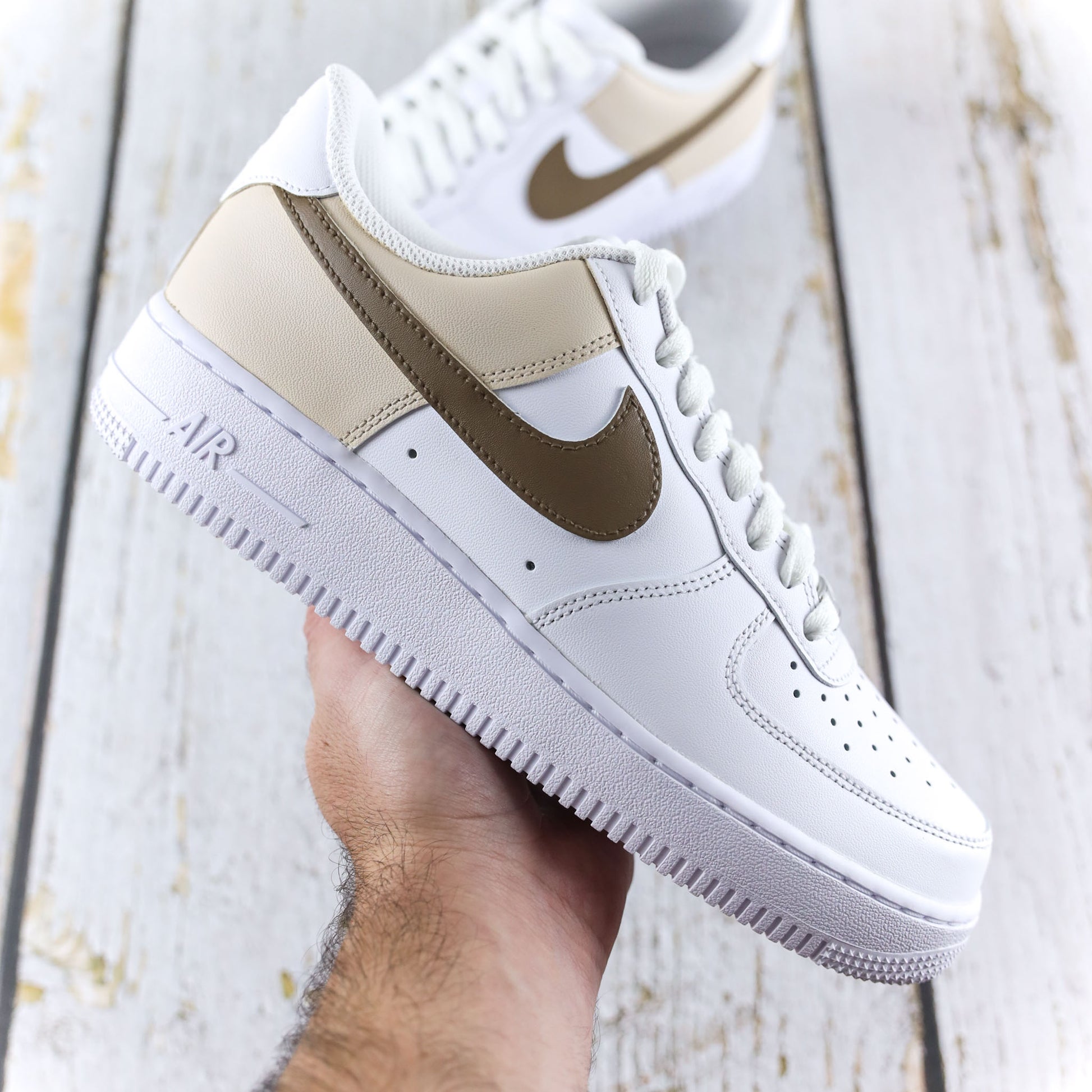 air force 1 custom blanche swoosh mocha beige latte - nike personnalisée fait main