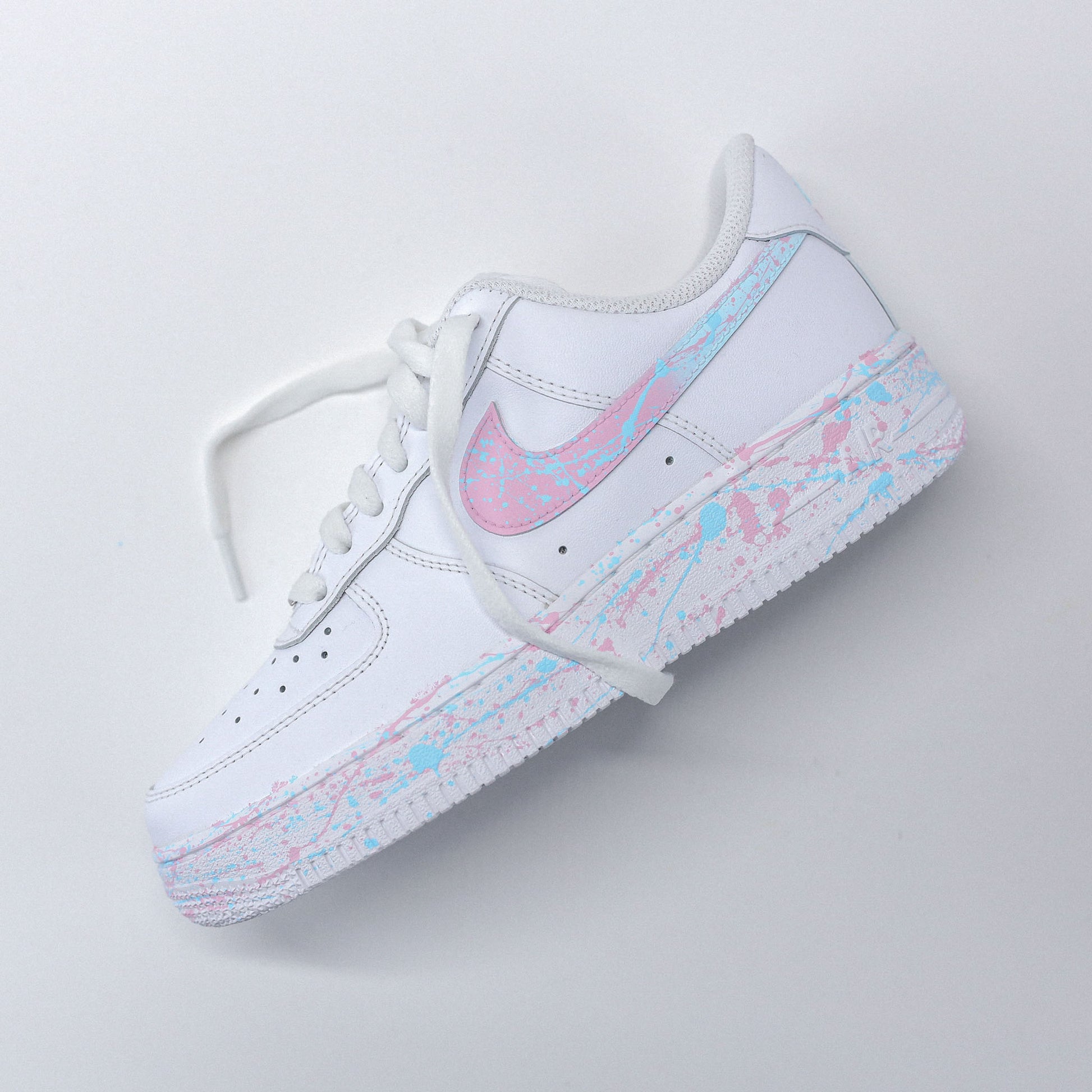 Nike Air Force 1 custom splash pastel baby pink et baby blue – effet peinture artistique