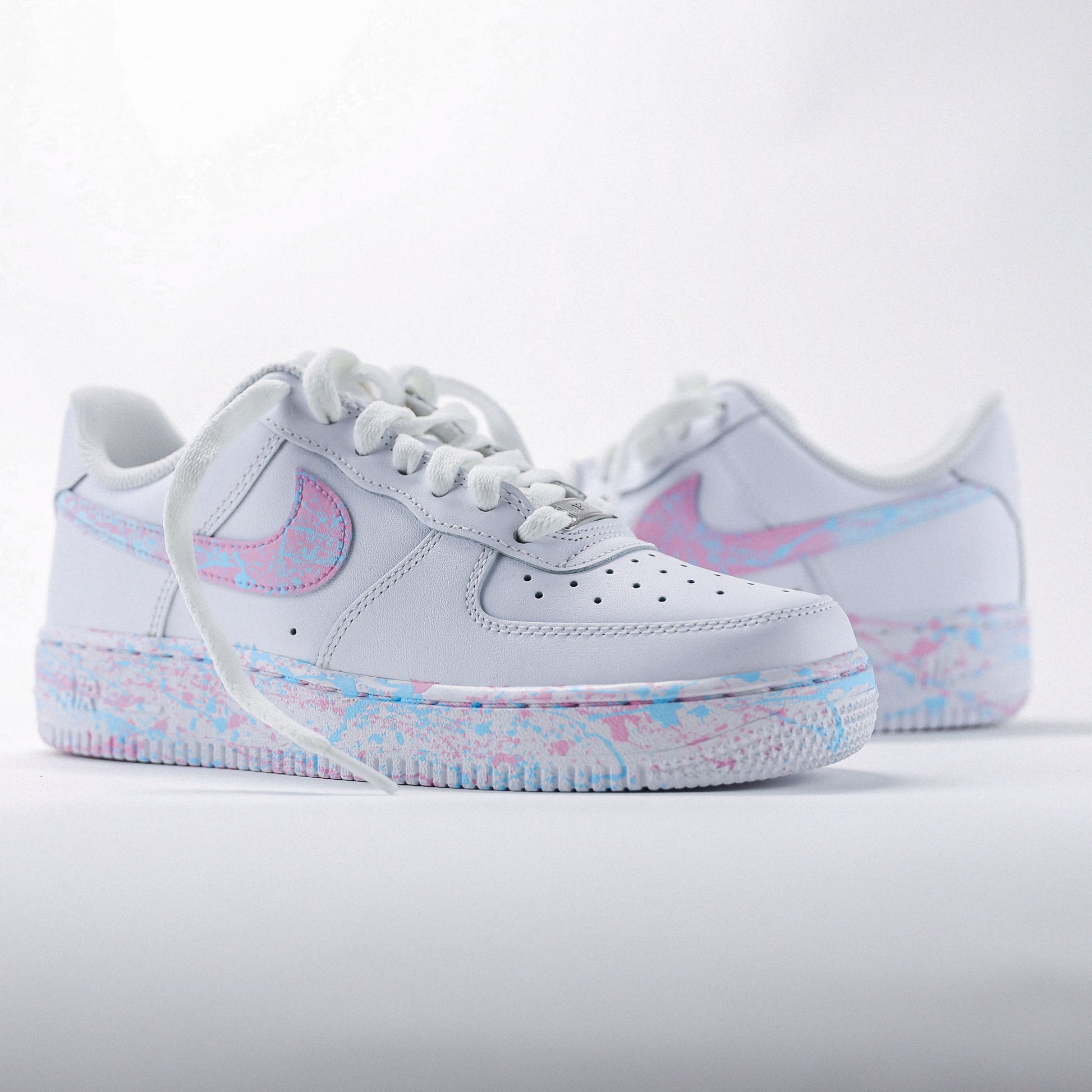 Nike Air Force 1 custom splash pastel baby pink et baby blue – effet peinture artistique