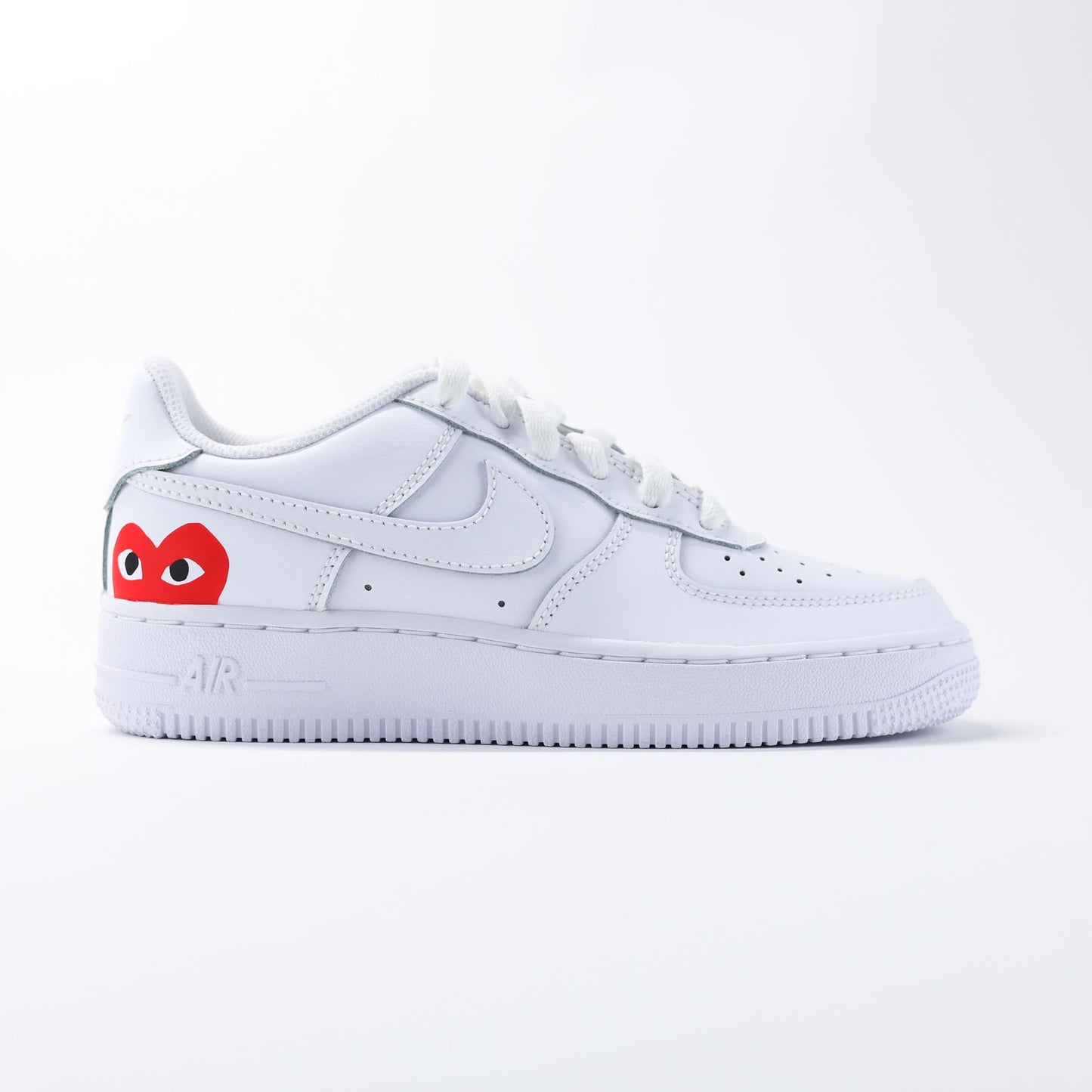 nike air force 1 custom CDG style Comme des Garçons – cœur rouge yeux façon CDG