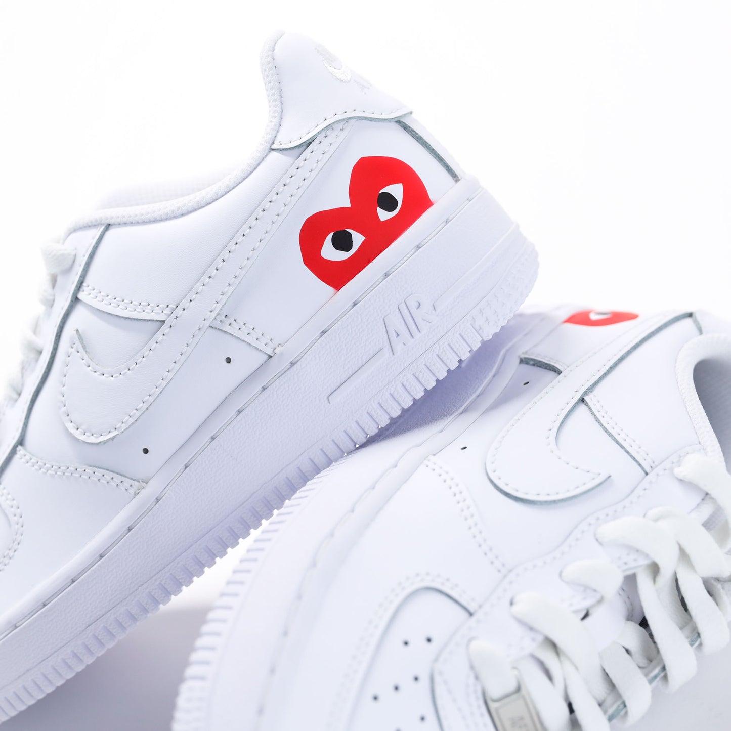 nike air force 1 custom CDG style Comme des Garçons – cœur rouge yeux façon CDG
