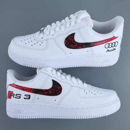 Nike Air Force 1 audi RS, sneaker custom, Air Force 1 blanche personnalisée, Nike AF1 Audi RS3, sneaker Audi Sport, chaussure custom streetwear, basket peinte à la main, sneaker racing, Air Force 1 édition limitée.
