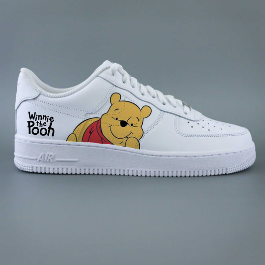 nike air force 1 custom winnie l'ourson, baskets personnalisé disnet, sneakers custom enfants, nike dessin af1 bébé