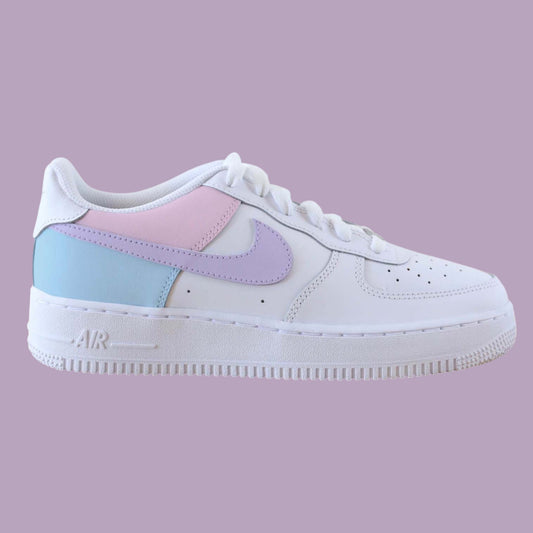 Chaussure Nike Air Force 1 femme pastel blanc rose lilas bleu - vue latérale