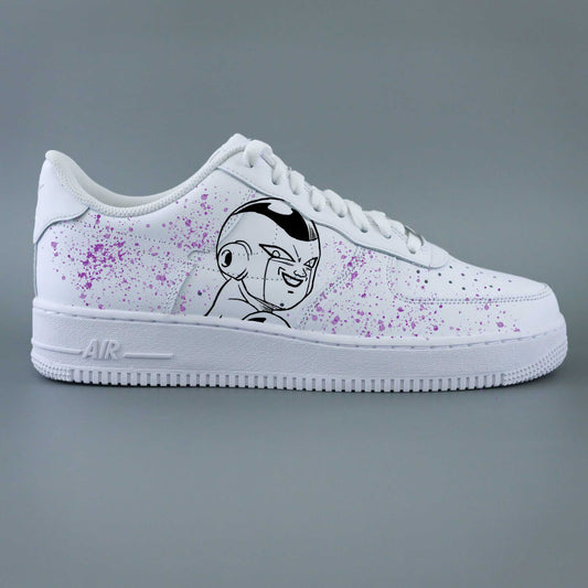 air force 1 custom freezer dragon ball z avec peinture violette et dessin fait main du personnage Freezer en noir et blanc