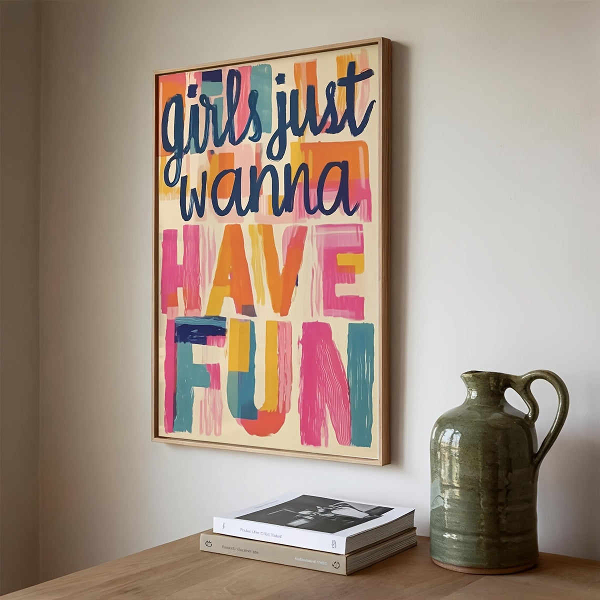Affiche murale Girls Just Wanna Have Fun au style girly et coloré, décoration trendy et girl power pour intérieur moderne.