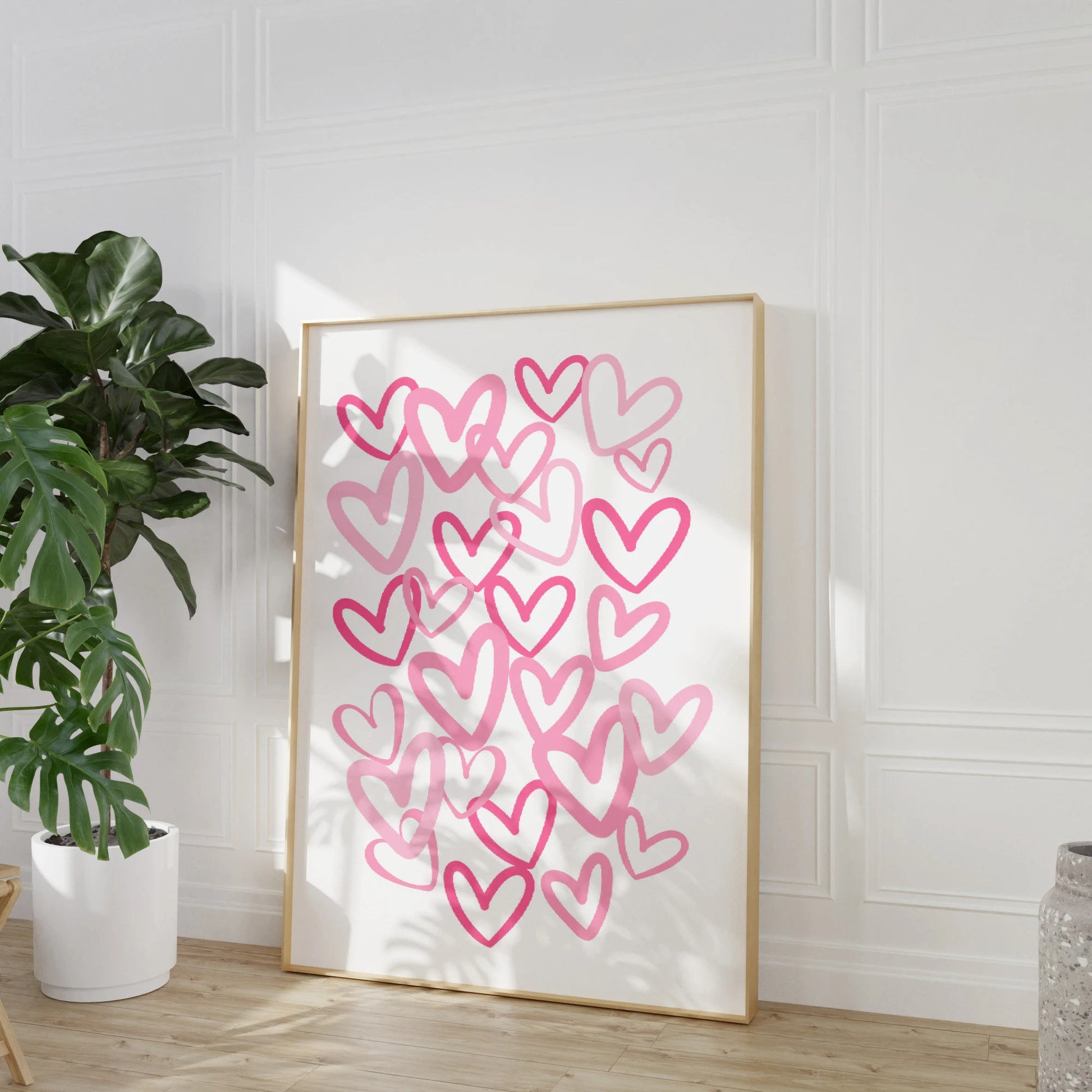 Affiche murale avec cœurs roses dessinés à la main sur fond blanc, décoration romantique et moderne pour intérieur chaleureux.