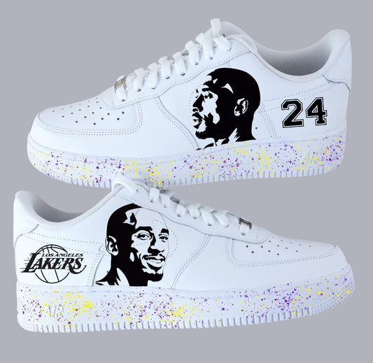 Chaussures personnalisées Kobe Bryant style Air Force 1 avec portraits, numéro 24, logo Lakers et semelle éclaboussée jaune et violet
