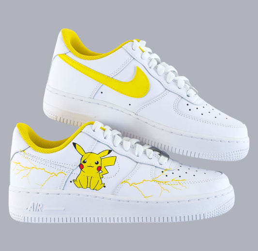 Nike Air Force 1 personnalisées avec Pikachu et éclairs jaunes – Sneakers Pokémon faites main