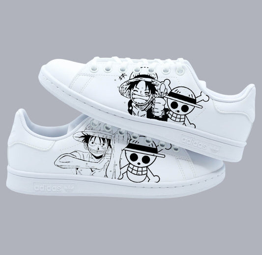 Adidas Stan Smith blanches personnalisées avec Luffy et logo One Piece – sneakers manga faites main