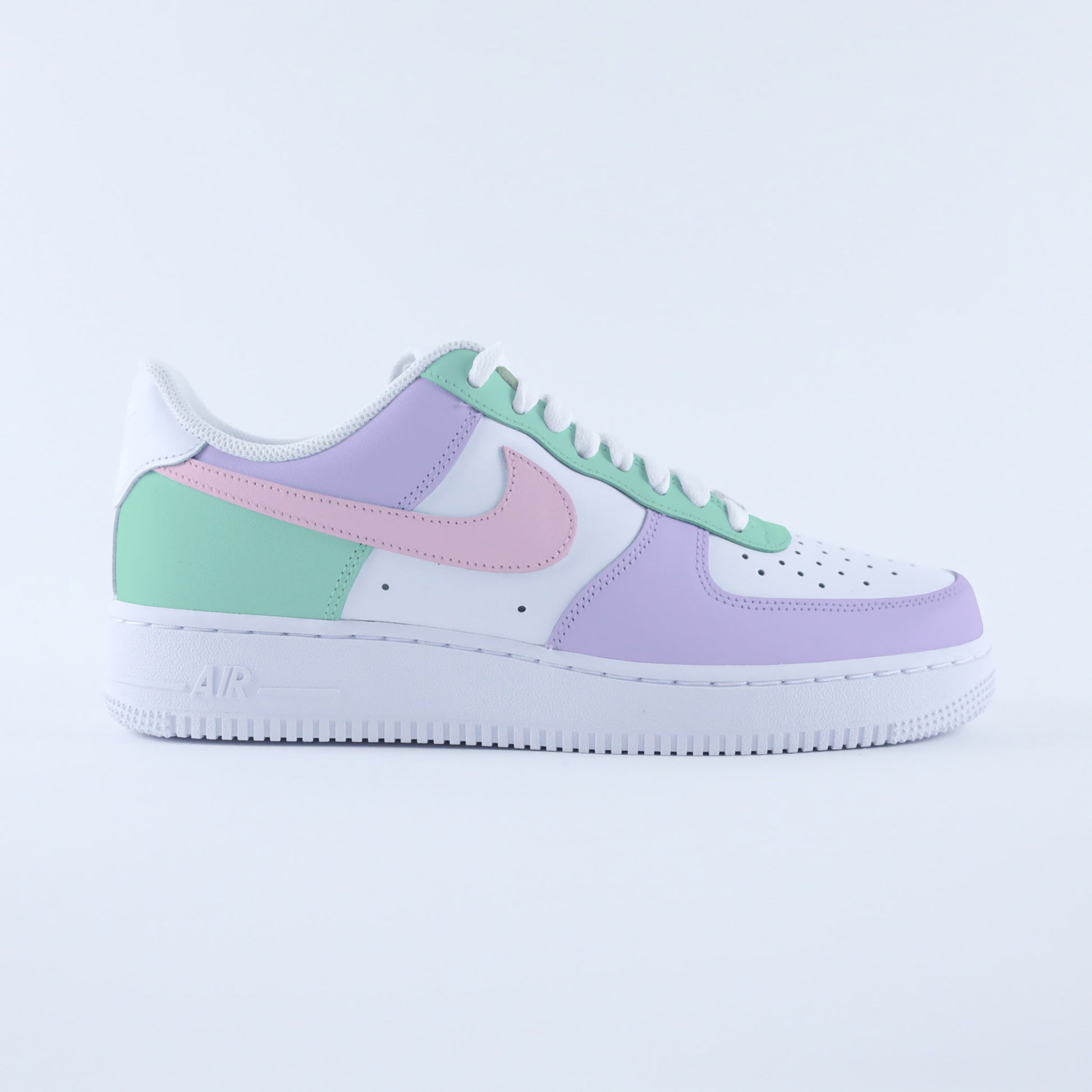 nike air force 1 custom candy, sneakers custom pastel pour femme, baskets personnalisée lavande rose et menthe, af1 personnalisable enfants, création unique peinte à la main