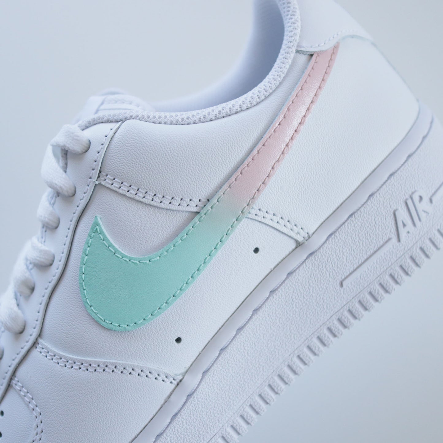 nike air force 1 vert pastel et rose baskets custom pour femme af1 personnalisable