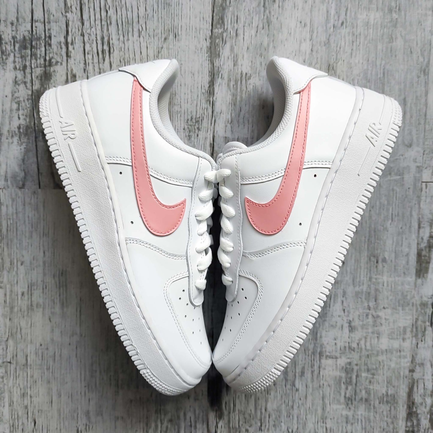 nike air force 1 custom rose pastel baskets personnalisées pour femme sneakers custom nike rose femme