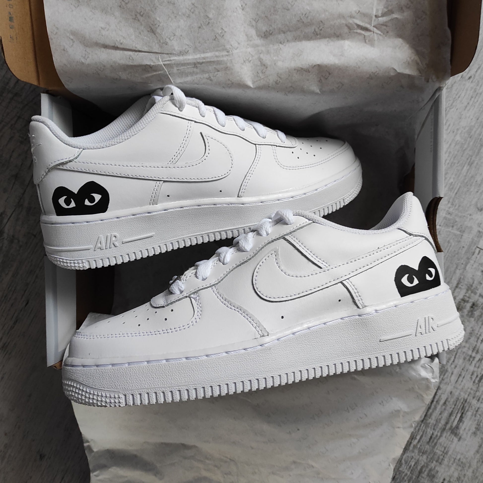 nike air force 1 custom CDG coeur noir sneakers custom comme des garçons unisexe baskets custom 