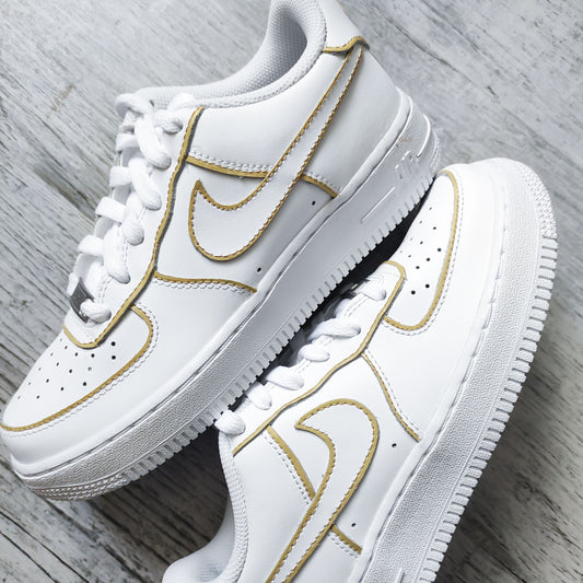 Nike Air Force 1 Custom Outline Beige Sable Peint à la Main avec Contour Swoosh
