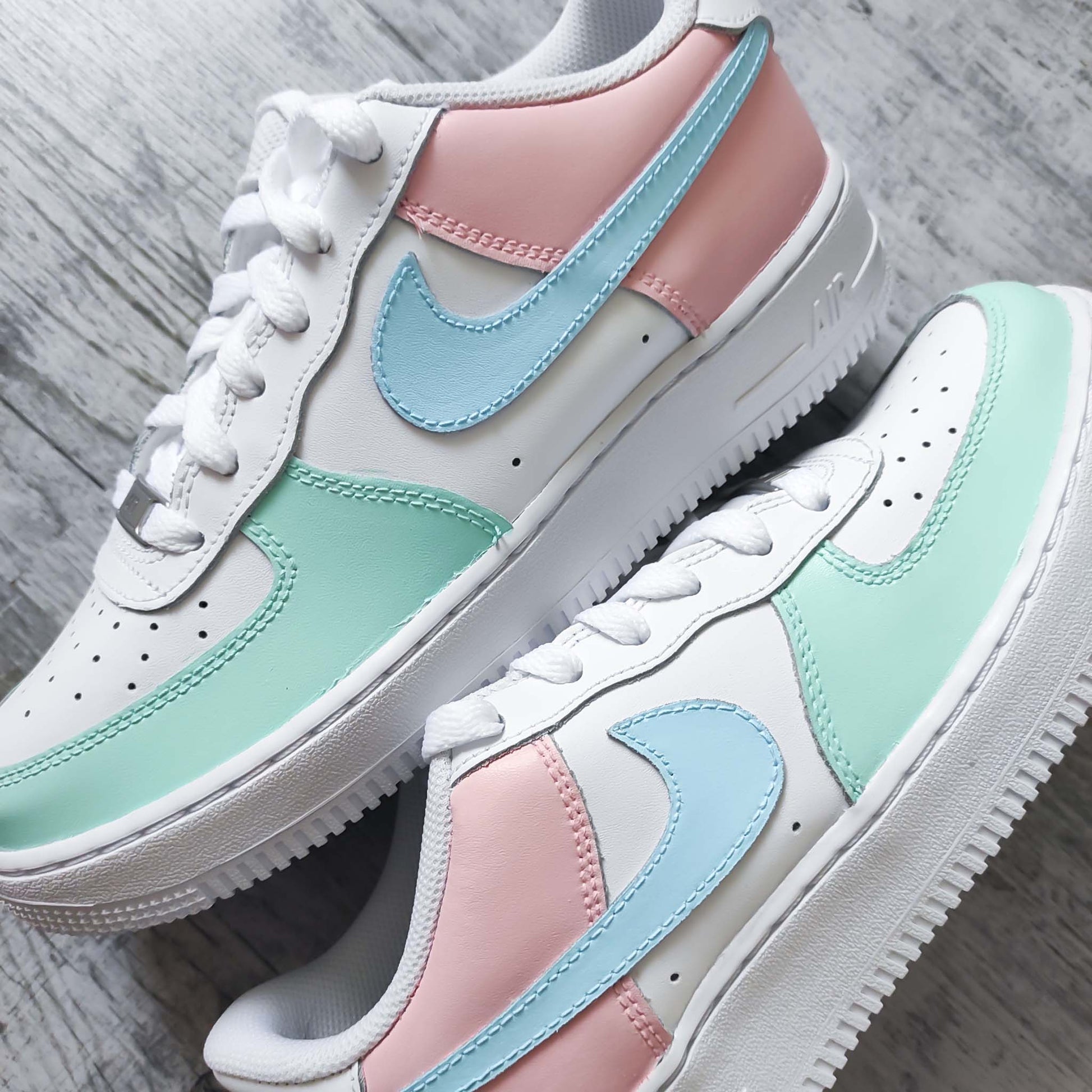 nike air force one custom pastel pour femme sneakers personnalisables rose nike turquoise et vert pastel af1 custom 