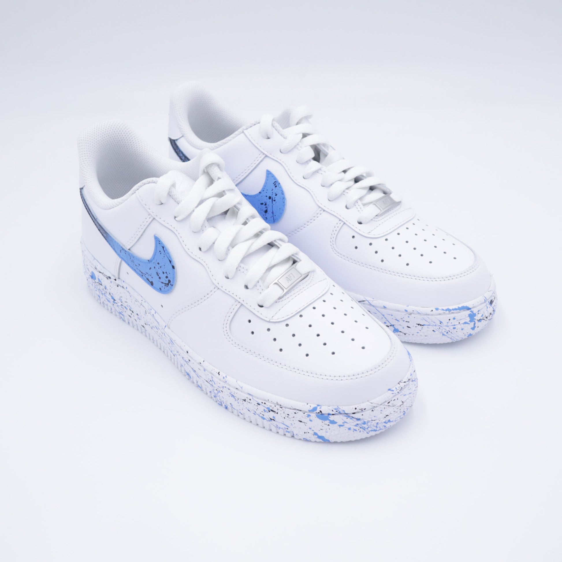 Nike Air Force 1 custom avec éclaboussures bleu turquoise et swoosh dégradé peint à la main