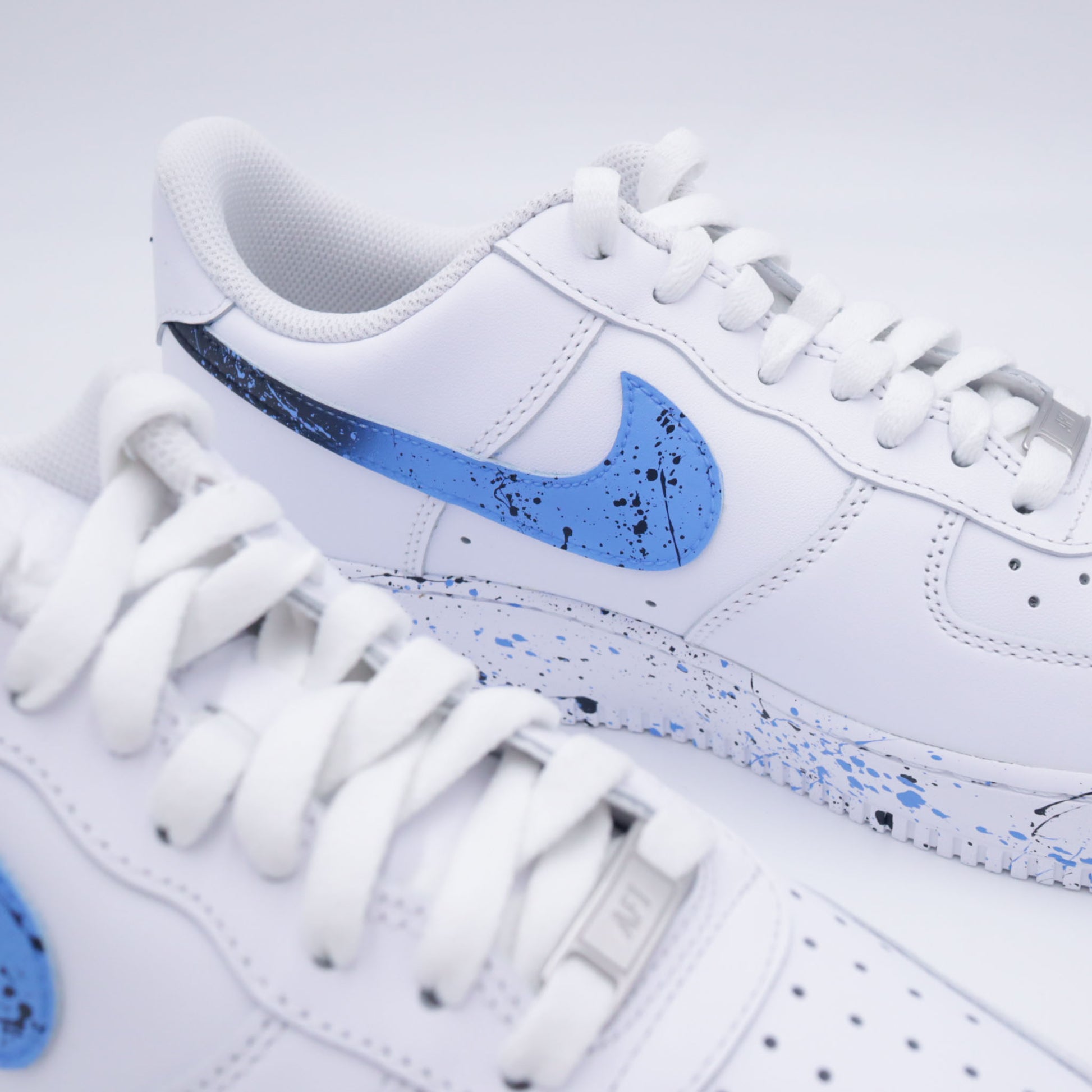 Nike Air Force 1 custom avec éclaboussures bleu turquoise et swoosh dégradé peint à la main