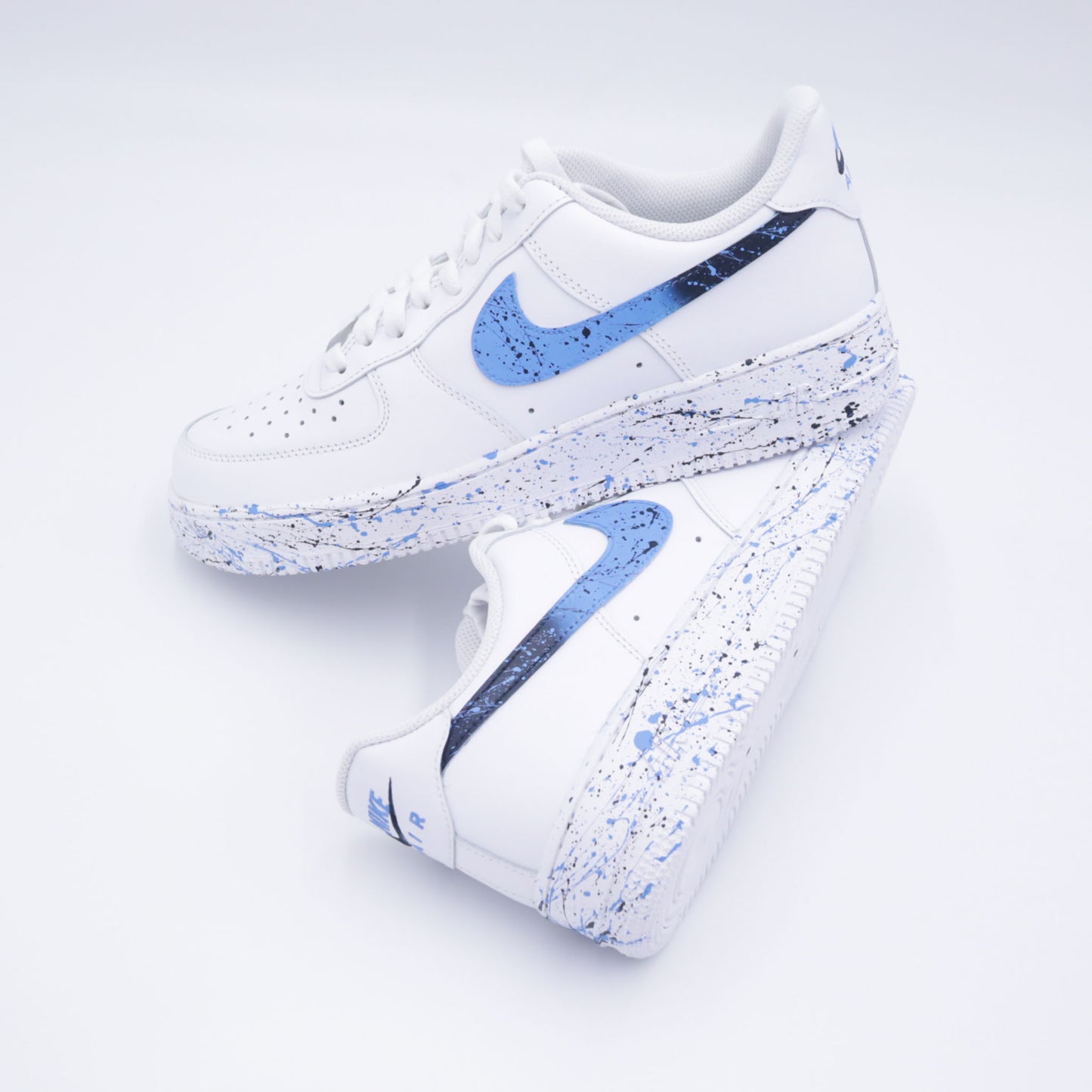 Nike Air Force 1 custom avec éclaboussures bleu turquoise et swoosh dégradé peint à la main