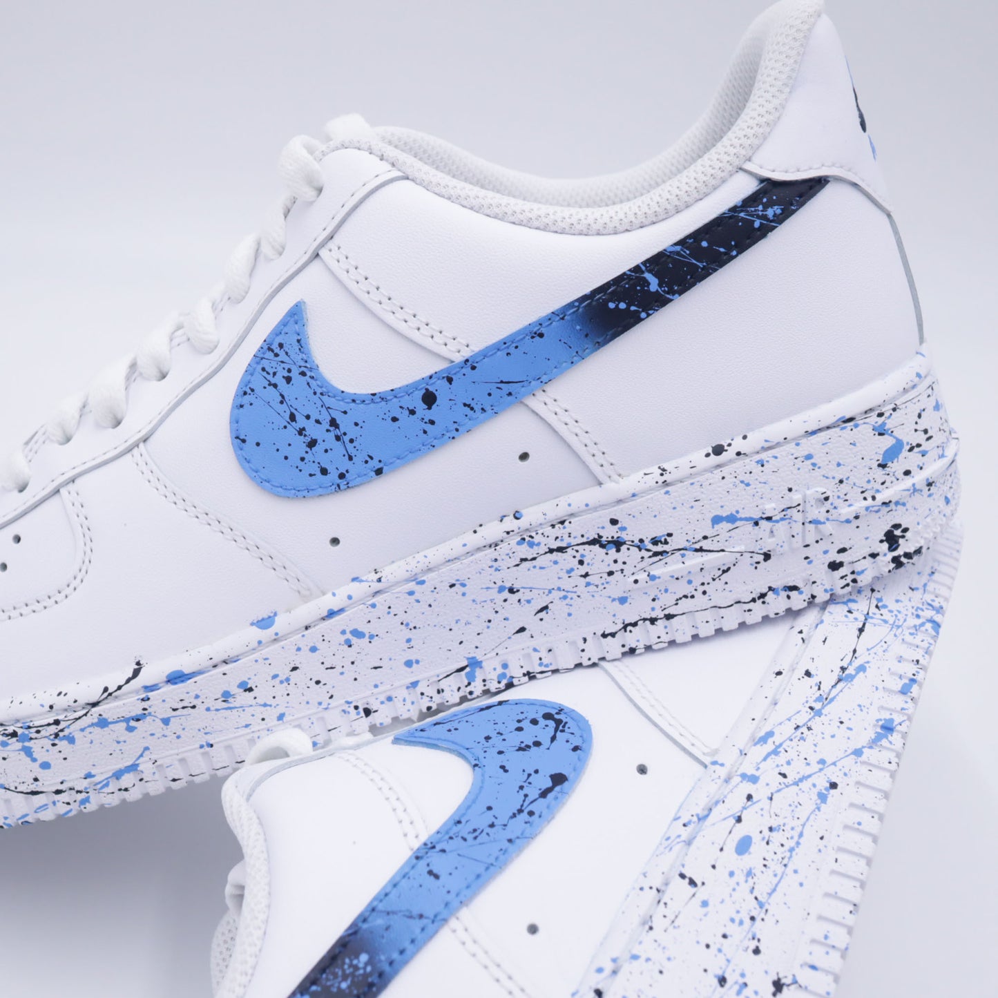 Nike Air Force 1 custom avec éclaboussures bleu turquoise et swoosh dégradé peint à la main