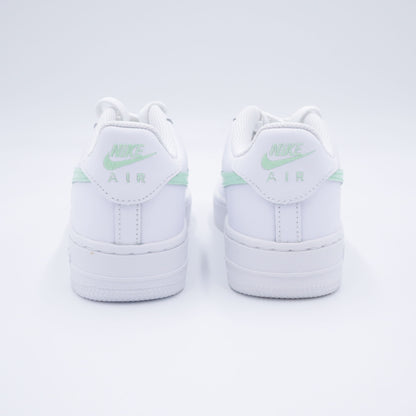 air force 1 menthe pastel, nike air force 1 custom mint green, af1 pastel custom, custom air force vert doux, sneakers pastel été, air force mint swoosh, nike af1 custom légère, swoosh pastel air force, custom mint green nike, air force 1 vert menthe
