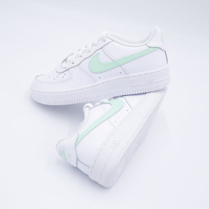 air force 1 menthe pastel, nike air force 1 custom mint green, af1 pastel custom, custom air force vert doux, sneakers pastel été, air force mint swoosh, nike af1 custom légère, swoosh pastel air force, custom mint green nike, air force 1 vert menthe