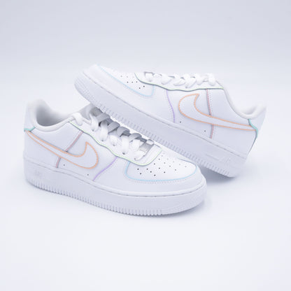 Nike Air Force 1 custom pastel avec contours multicolores doux (bleu, rose, vert, lilas)