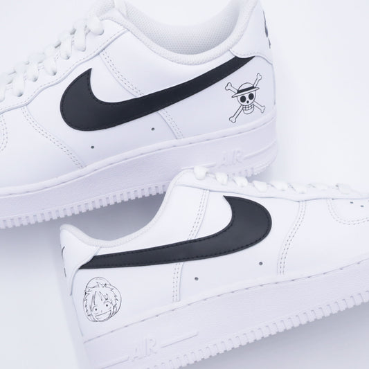 Nike Air Force 1 custom avec design One Piece : logo Mugiwara et portrait de Luffy