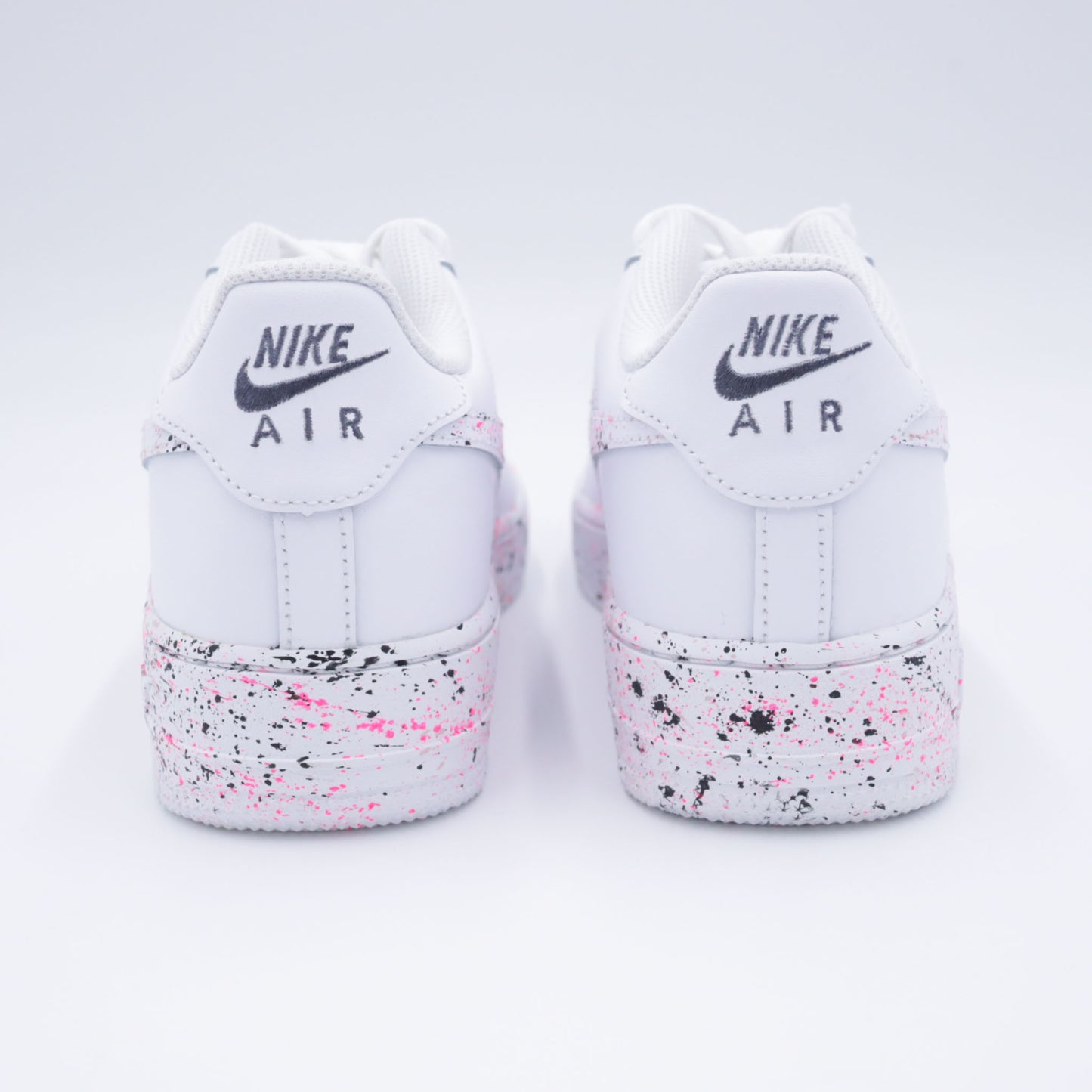 Nike Air Force 1 custom paint splash rose et noir peinte à la main