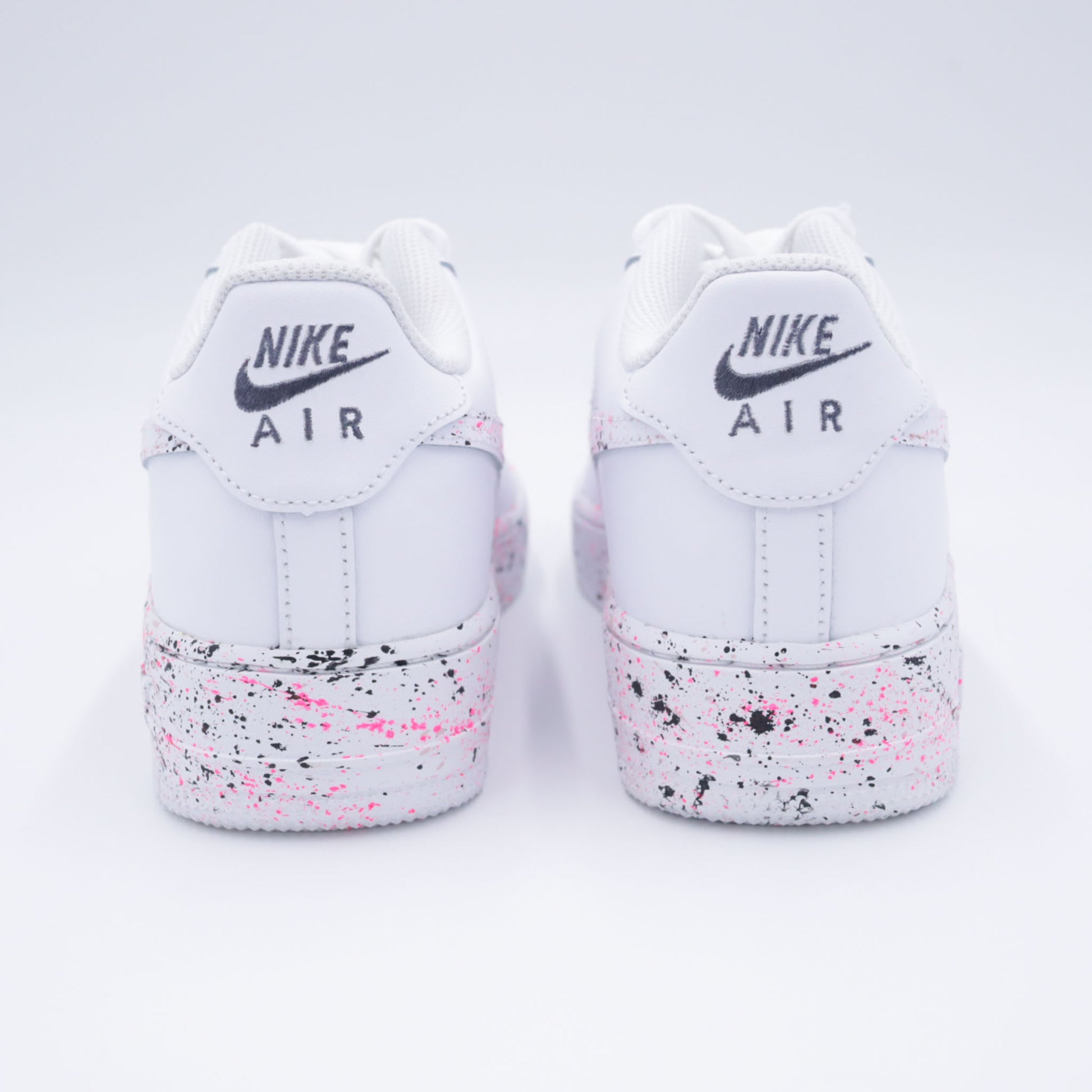 Nike Air Force 1 custom paint splash rose et noir peinte à la main