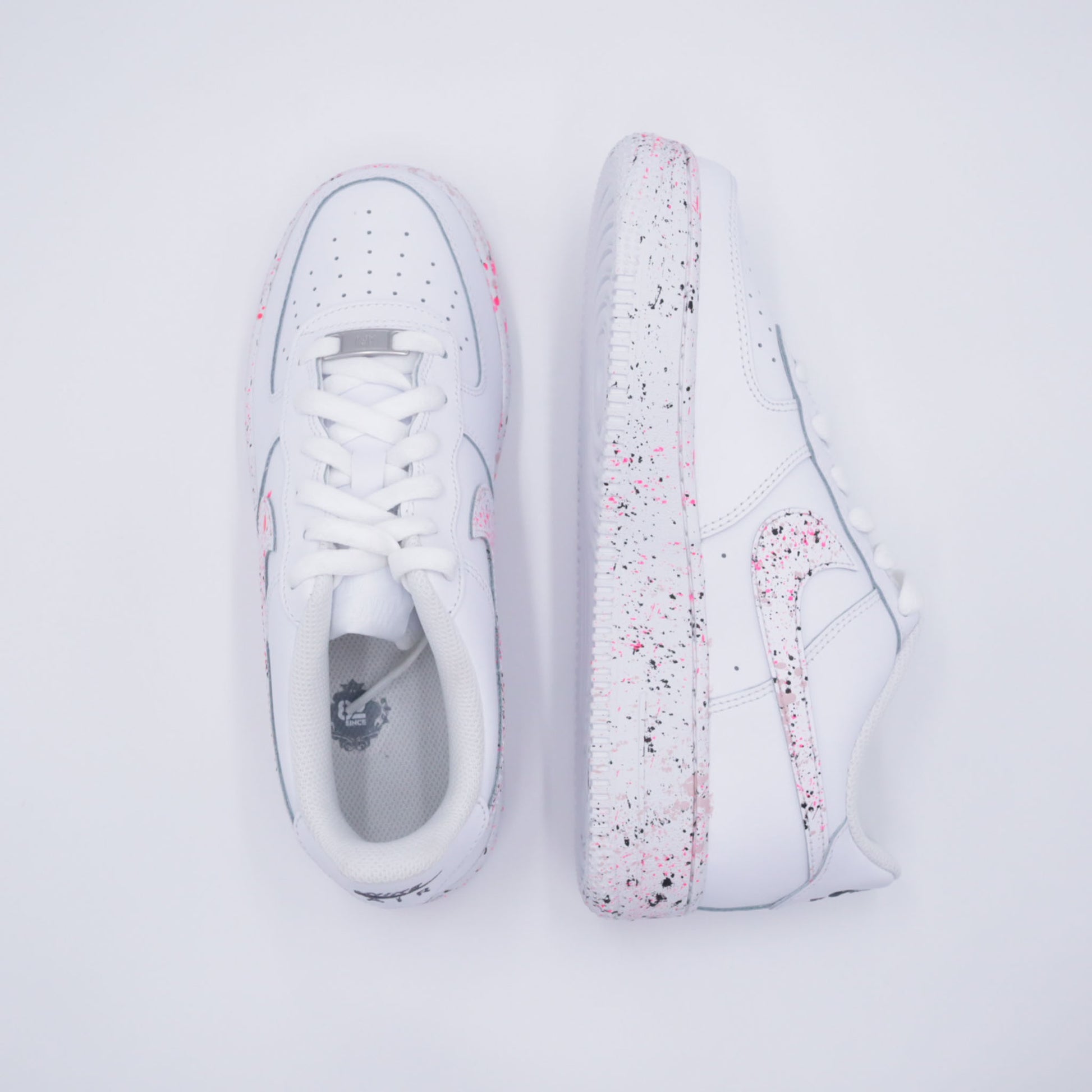 Nike Air Force 1 custom paint splash rose et noir peinte à la main