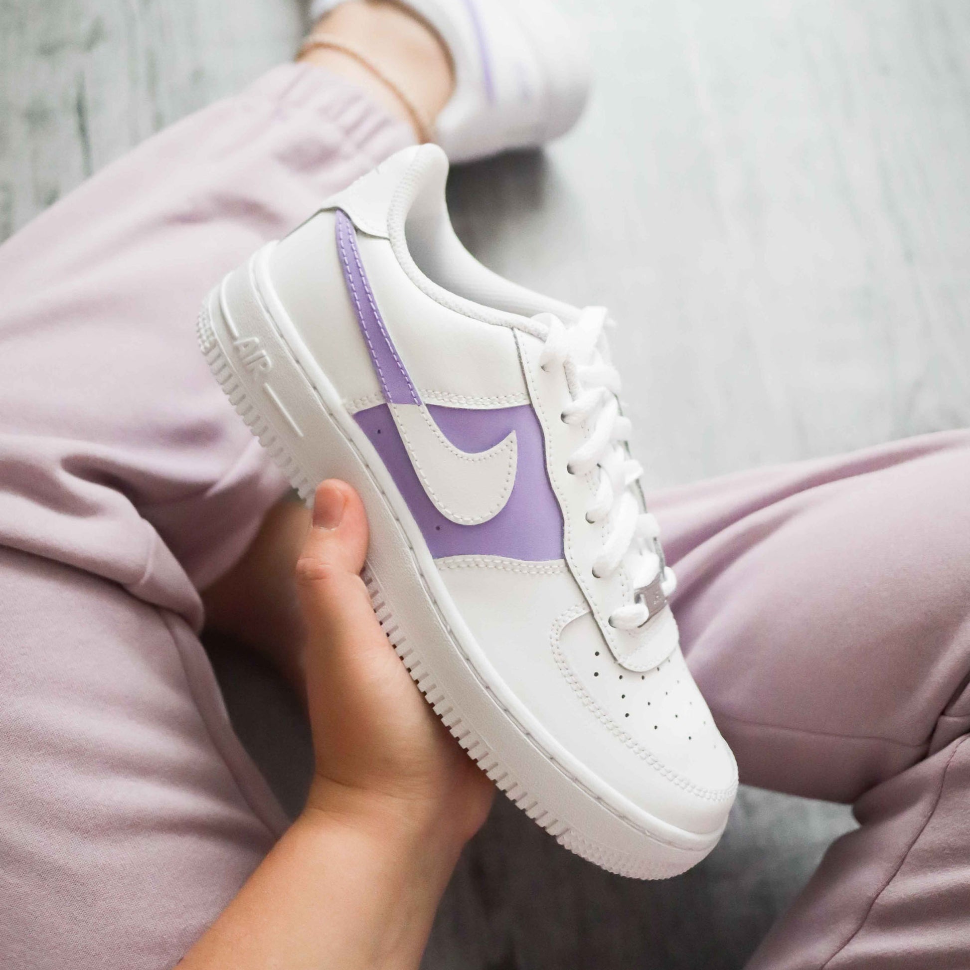 nike air force 1 custom violet clair pour femme baskets custom pastel enfants nike violettes fille nike peint à la main af1 lila