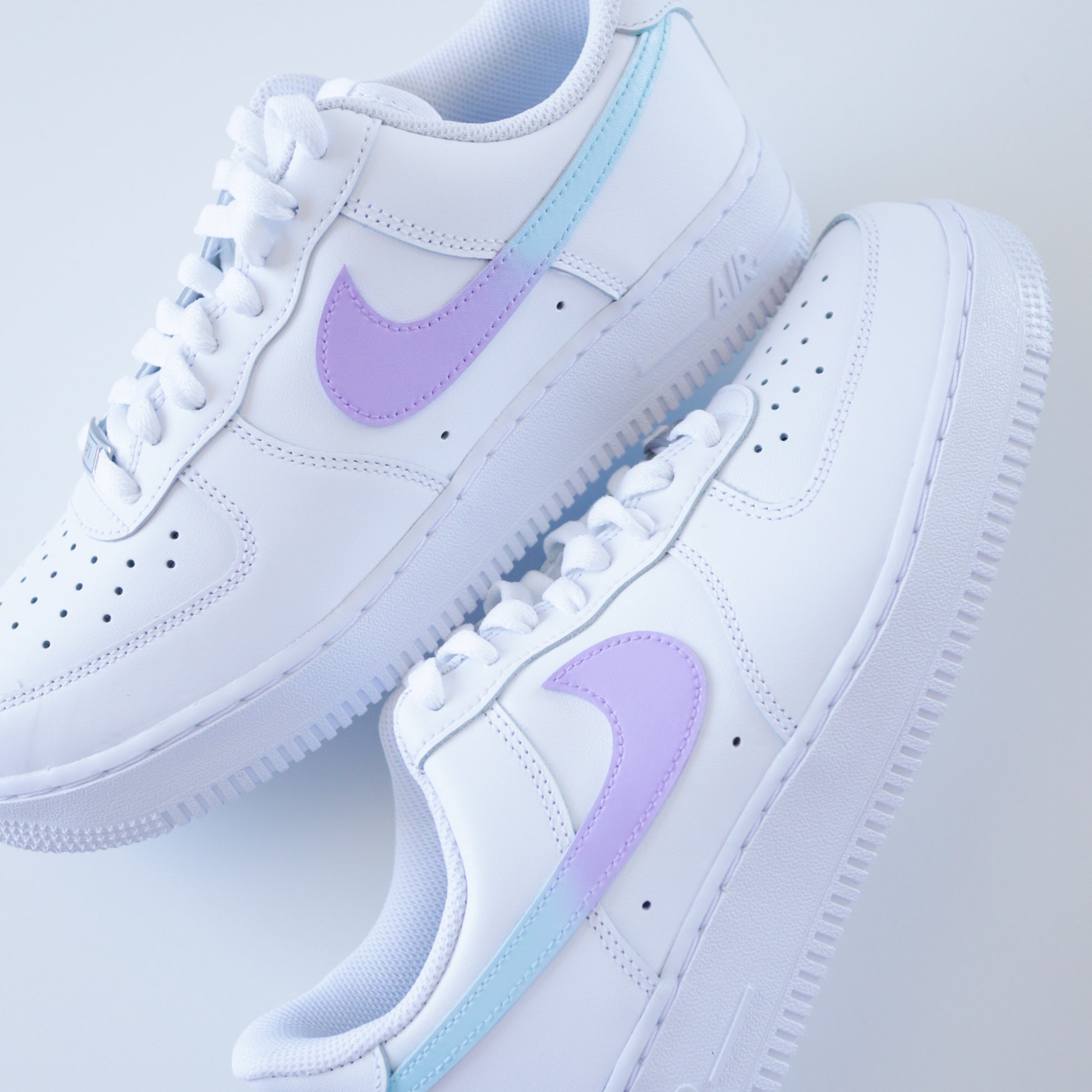 nike air force 1 custom pastel af1 dégradé lila et bleu clair nike turquoise baskets custom femme