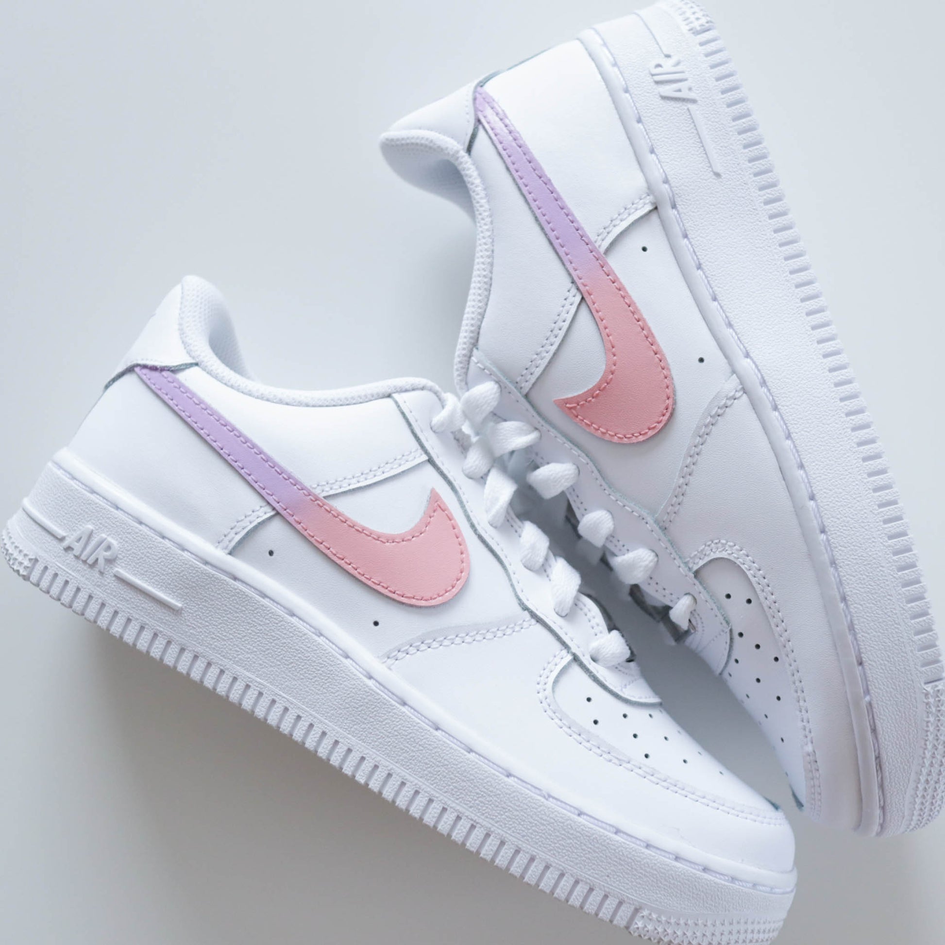 nike air force 1 rose pastel et lila baskets custom pour femme et enfants af1 personnalisable 