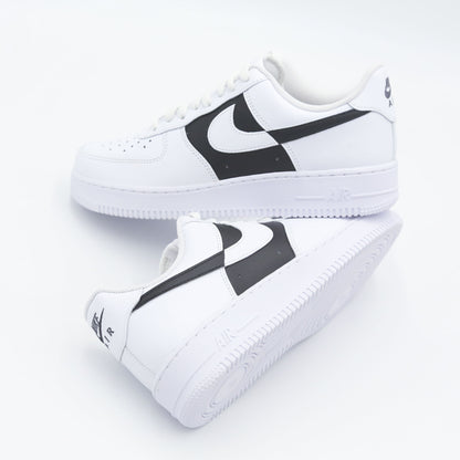 nike air force 1 custom noir et blanc bicolore sneakers streetwear minimaliste baskets personnalisées unisexe