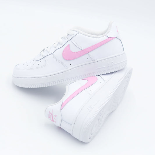 nike air force 1 custom femme swoosh rose bonbon cuir blanc baskets personnalisées girly streetwear coloré