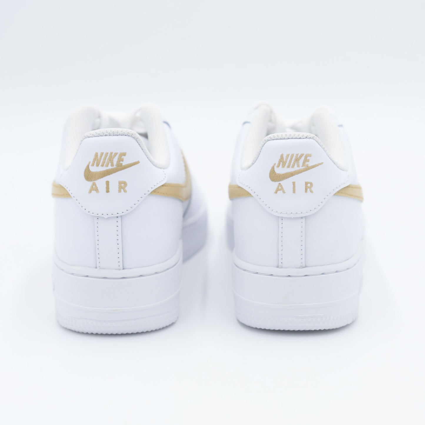 nike air force 1 custom femme swoosh beige sable cuir blanc baskets personnalisées ton naturel chic streetwear