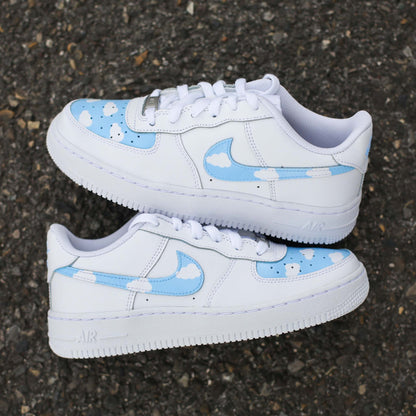 nike air force 1 custom bleu turquoise baskets custom dessin nuages pour femme sneakers customisé made in france
