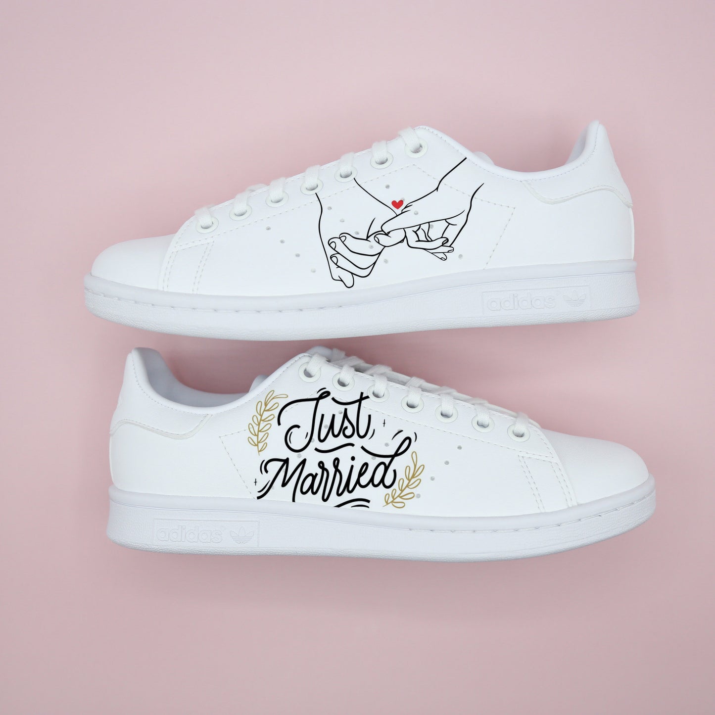 Baskets Adidas Stan smith Custom mariage inscription "Just Married" et dessin de deux mains entrelacées