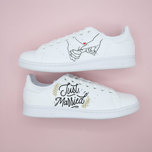 Baskets Adidas Stan smith Custom mariage inscription "Just Married" et dessin de deux mains entrelacées